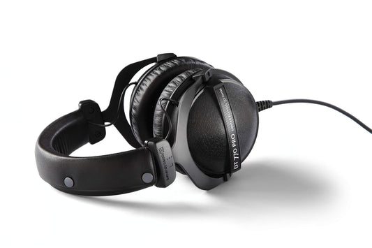 beyerdynamic DT 770 PRO 32 Ohm Over-Ear Headphones in Black. Enclosed Design, Wired for Professional Sound in The Studio and on Mobile Devices Such as Tablets and Smartphones