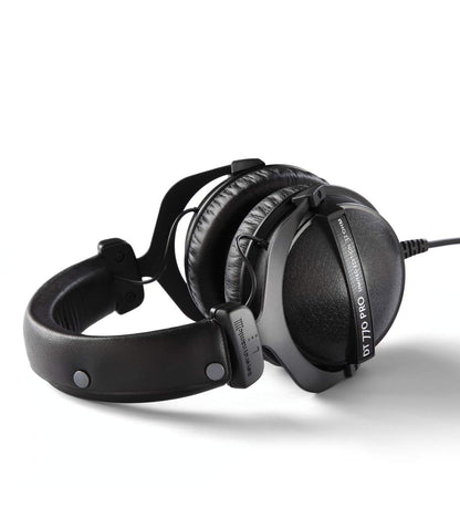 beyerdynamic DT 770 PRO 32 Ohm Over-Ear Headphones in Black. Enclosed Design, Wired for Professional Sound in The Studio and on Mobile Devices Such as Tablets and Smartphones